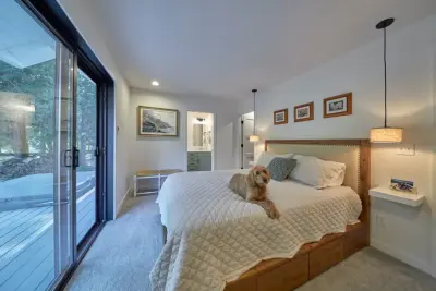 Oakridge Fresh Residence by Rainbow Valley Design & Construction