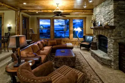 Lounge Spaces for Men by Baratto Brothers Construction