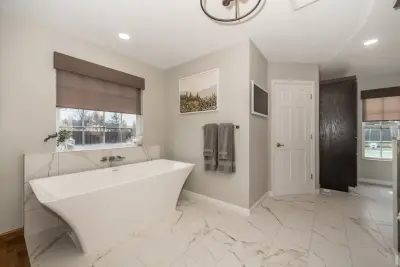 Kates' Bathroom Renovation by Lakeside Renovation & Design
