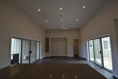 Stunning Personalized Residence in Aina Haina by DJ's Construction, Inc.