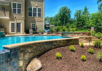 Vanishing Edge Pool in the Back Yard — Landscape Design project by Iris Design Associates
