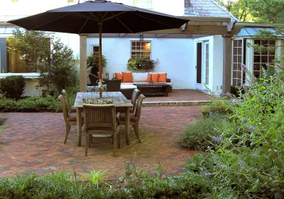A Cozy Garden by Jacobs Grant Design Ltd