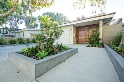 Orkin - Front Yard - Manhattan Beach — Landscape Design project by Jds Outdoor Designs