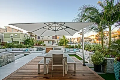 Lowell's Front Yard - Hermosa Beach Strand — Landscape Design project by Jds Outdoor Designs in Hermosa Beach