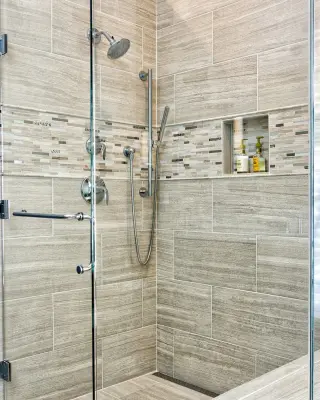 Modern master bathroom in Shelby Township by Lincorp / Borchert