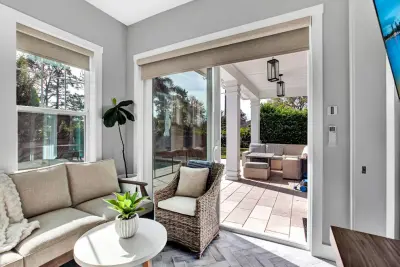 Comfortable Sunspace by BeeTree Homes