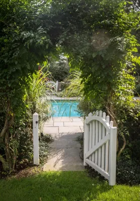 Jonathan Hildreth House — Landscape Design project by John De Lellis Gardens
