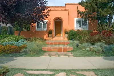Los Angeles Neighborhood Friendly Garden — Landscape Design project by June Scott Design in Los Angeles
