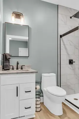 Eagle Point - Bath One by Anna Kennedy With MBS Interiors