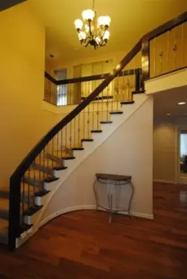 Farmington Hills Staircase - LAZ by Lincorp / Borchert