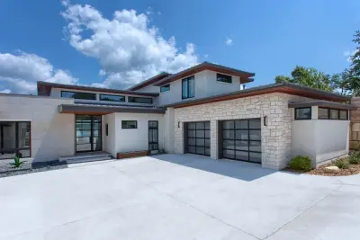 Trendy Lake Travis by Eppright Homes, LLC