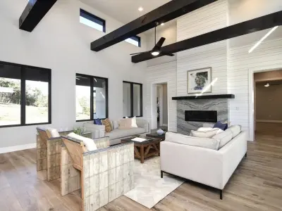 Contemporary Farmhouse by Eppright Homes, LLC