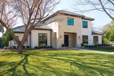 Contemporary Elegance by Canterbury Custom Homes LLC