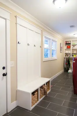 Mudroom, Laundry, and Storage Solutions by Pythoge Custom Homes And Renovations
