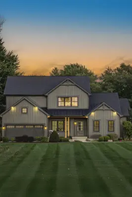 Olivia Contemporary Farmhouse: Columbus North, Ohio by Schumacher Homes