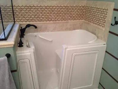 Pampa Primary Bathroom II by Bobby Murray Homes LLC