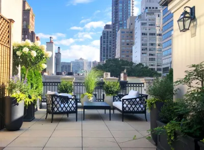 UES TOWNHOUSE ROOF GARDEN WITH CLASSIC STYLE — Landscape Design project by Amber Freda Garden Design in New York