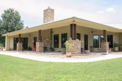 Contemporary Prairie by J.W. Neathery Custom Home Craftsman
