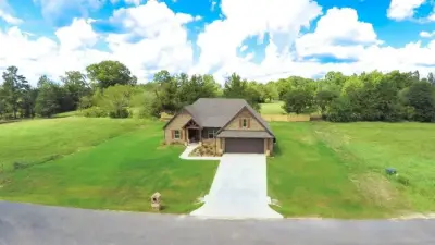 Longview Capstone Homes - Interior Design & Decorating in Diana, TX