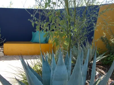 Colored walls in the garden — Landscape Design project by Le Jardinet