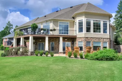 Hillview — Custom Home Builders project by Designer Builders Inc