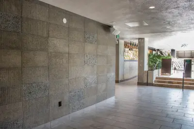 Waikiki Maui Brewing Company — Tile & Stone Installation Services project by Bella Pietra Design