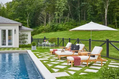 LUXE Magazine: En Plein Air, Arielle Duker's Residence Featured — Landscape Design project by Louis Fusco Landscape Architects