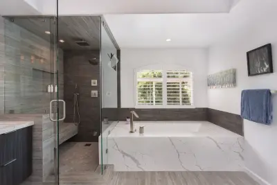 Contemporary Rustic Full Bathroom Renovation in Thousand Oaks, CA 2018 by Flat Rate Remodeling, Inc.