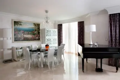 Art Enthusiasts' Haven by Paradise City