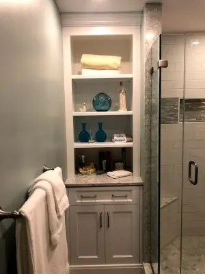Barrington Primary Bathroom by Whitney Garrett / Kenwood Kitchens