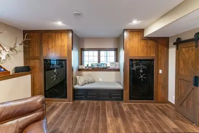 DE Contracting, LLC - Flooring Installation Services in Cedarburg, WI