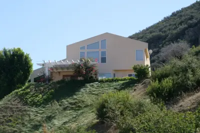 Oak Tree Construction - Custom Home Builders in West Hills, CA