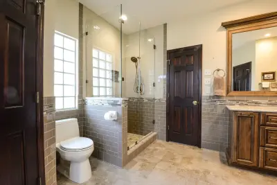 Belle Meadows Primary Bathroom by Home Run Remodeling & Construction, Inc.