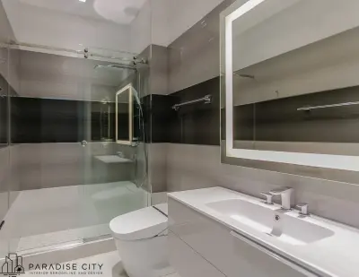 Monochrome Bathroom Design by Paradise City
