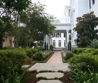 Garden District Estate — Landscape Design project by McDugald-Steele