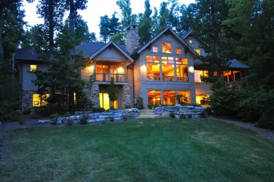 Solomon Jones' Pathways, Reed Residence by BlueStone Construction, LLC