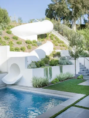 Crisp and Clean — Landscape Design project by Molly Wood Garden Design in Newport Beach