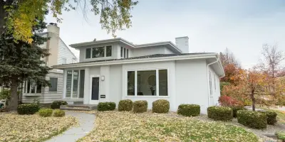 Modern Exterior of South Minneapolis by Zinran Construction Services Inc.