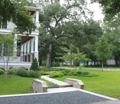 Southern Colonial - Garden Oaks, Houston — Landscape Design project by Moss Landscaping in Houston