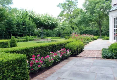 Formal English Gardens - River Oaks, Houston — Landscape Design project by Moss Landscaping in Houston