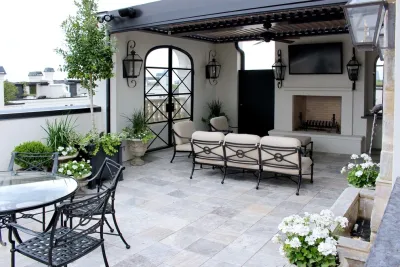 French Contemporary Terrace – River Oaks by Moss Landscaping