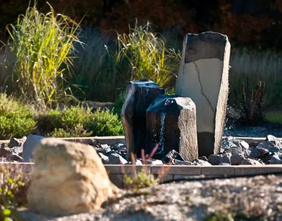 Basalt Columns by MT Carpenter Landscape Inc.