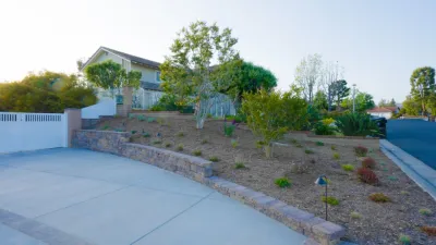 Ranch Style Home Front Yard by My Garden: Landscape Design By Wayne