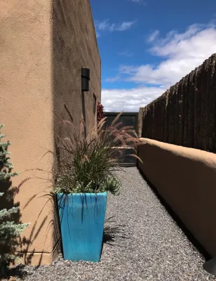 SANTA FE CONTEMPORARY PUEBLO COURTYARD — Landscape Design project by Park Slope Design