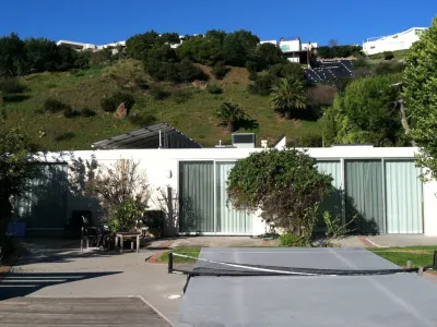 Pacific Palisades Mid Century Eclectic — Landscape Design project by Park Slope Design
