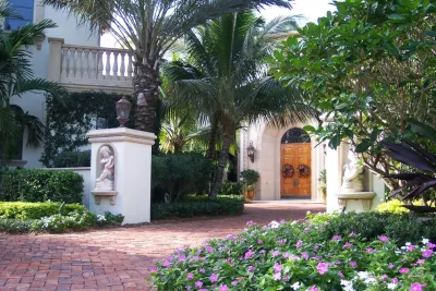 Custom Residence 03, Jupiter — Landscape Design project by Parker-Yannette Design Group, Inc. in Jupiter