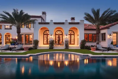 Custom Residence 04, Jupiter Island — Landscape Design project by Parker-Yannette Design Group, Inc.