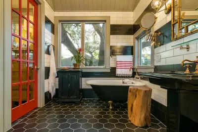 Travis Summit — Custom Home Builders project by Camelot Custom Homes Inc.