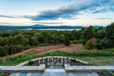 New Hampshire Lakeside Home by Pellettieri Associates, Inc.