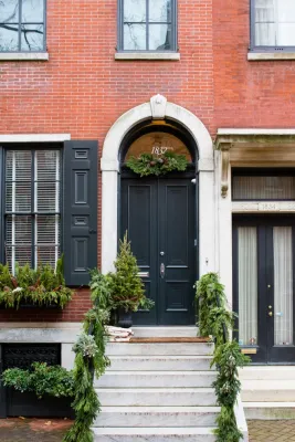 Winter plantings and window boxes — Landscape Design project by Petit Jardin En Ville in Philadelphia